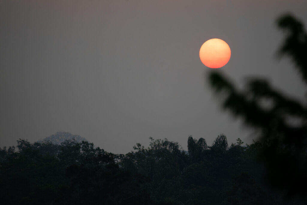Zes maanden Brazilië — Amazon burning sunset smoke jungle