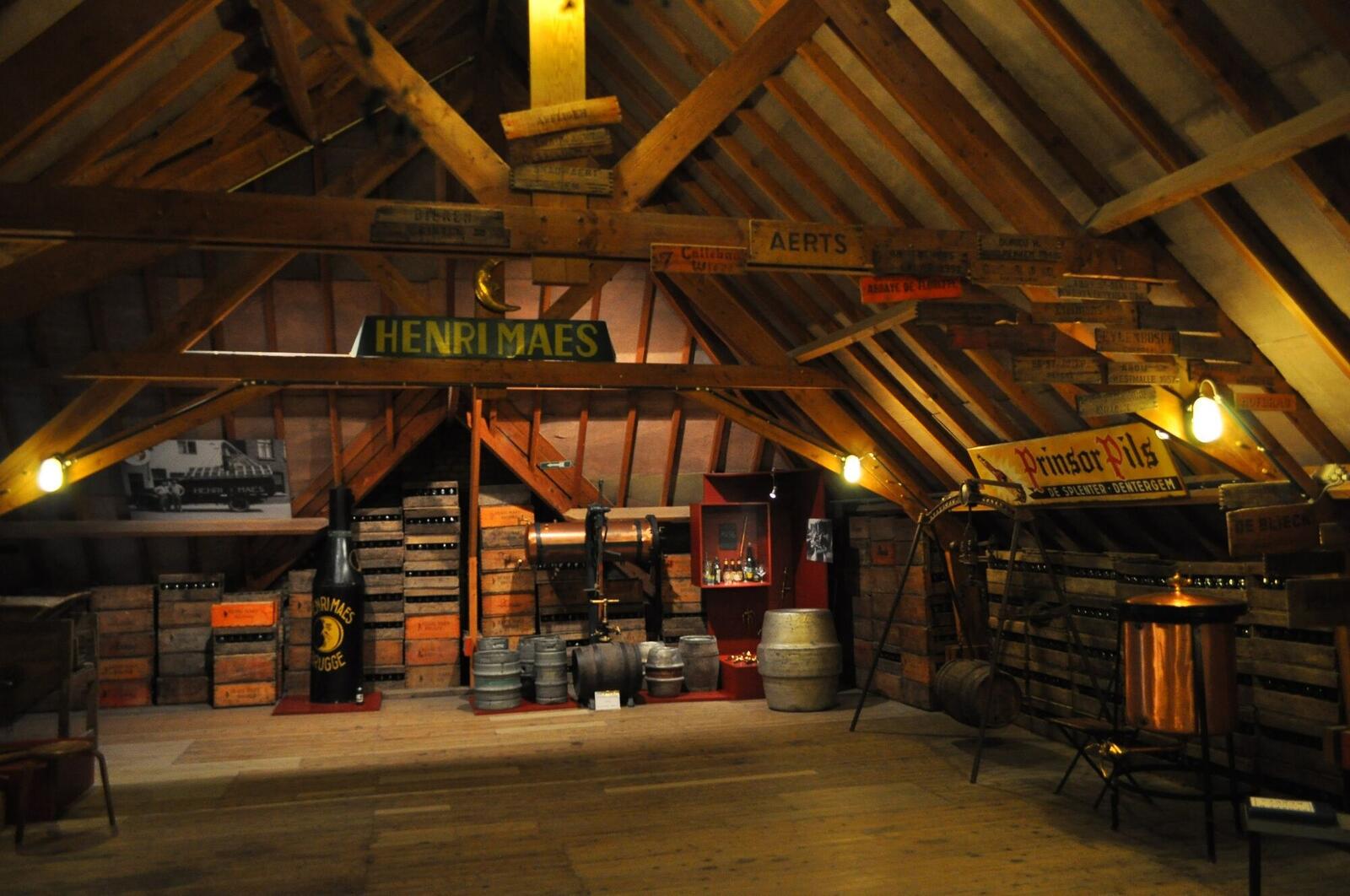 Brugge: Historische trekpleister — Brugse Zot Museum Belgium